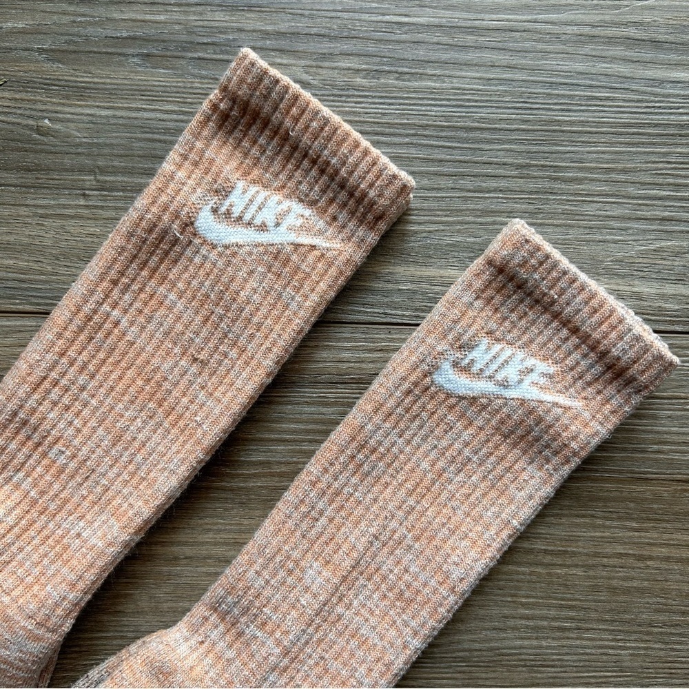 Nike Crew Socks | 2 Pairs Unisex Everyday Plus Cushioned Crew Socks in Beige/Tan - Picture 2 of 9